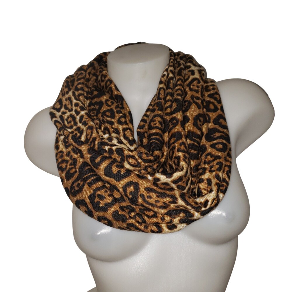 CHARLOTTE RUSSE Leopard Infinity Loop Winter Scarf - Picture 6 of 6